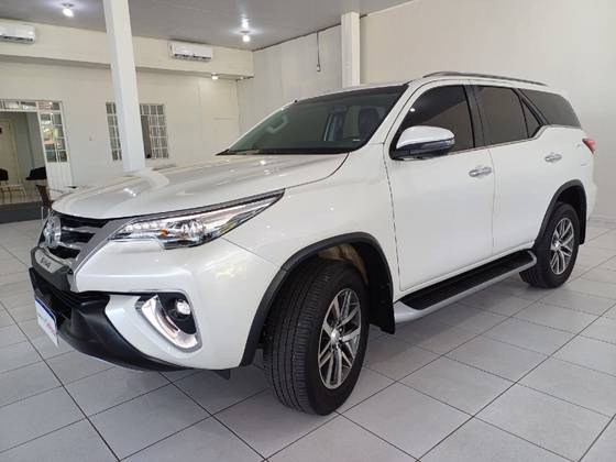 TOYOTA HILUX SW4 2.8 SR 4X4 16V TURBO INTERCOOLER DIESEL 4P AUTOMÁTICO